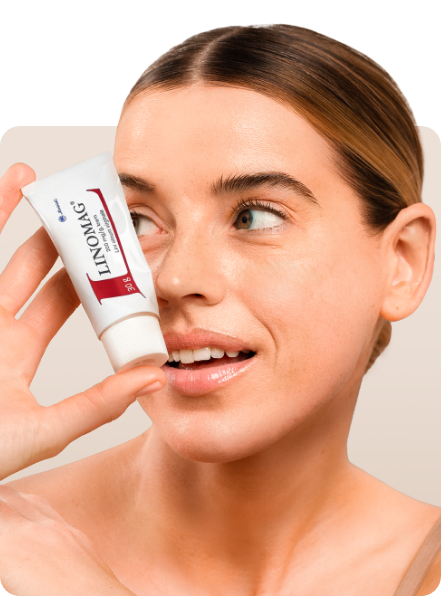 Modelka trzyma packshot Linomag krem